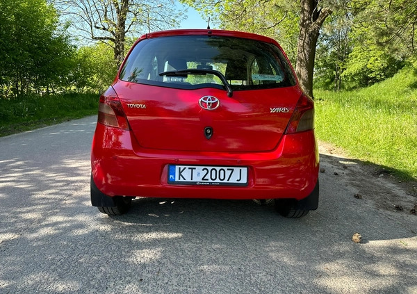 Toyota Yaris cena 13300 przebieg: 129000, rok produkcji 2007 z Tarnów małe 37